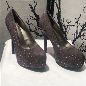 Luichiny heels • grey w/ diamond studs • size 8.5